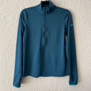 Womens Nike Drifit Fitted Pullover